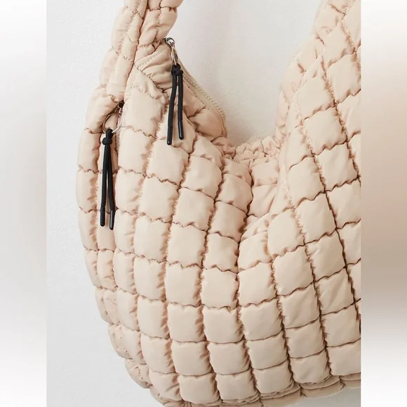Free People Movement Quilted Carryall Tote Cream Hobo Bag Gym Travel NWT - Picture 4 of 7